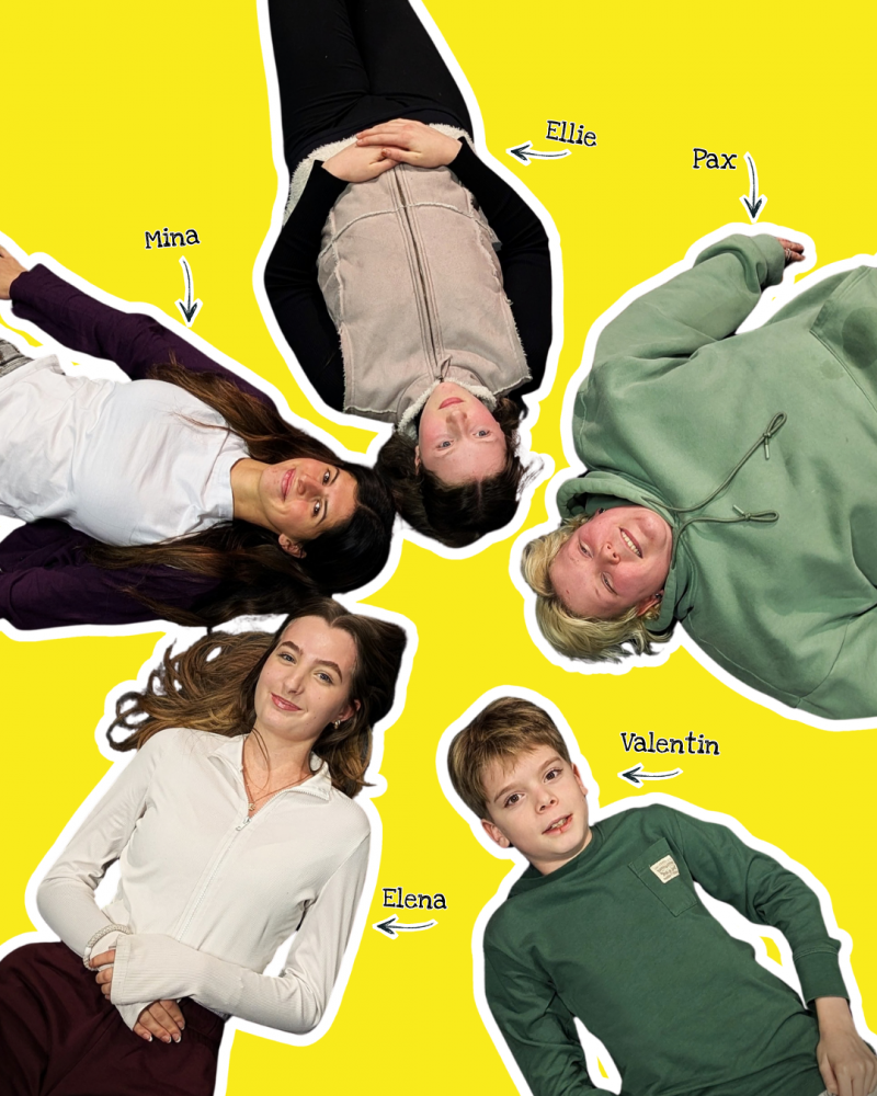 Fünf junge Menschen liegen mit den Köpfen zueinander im Kreis.