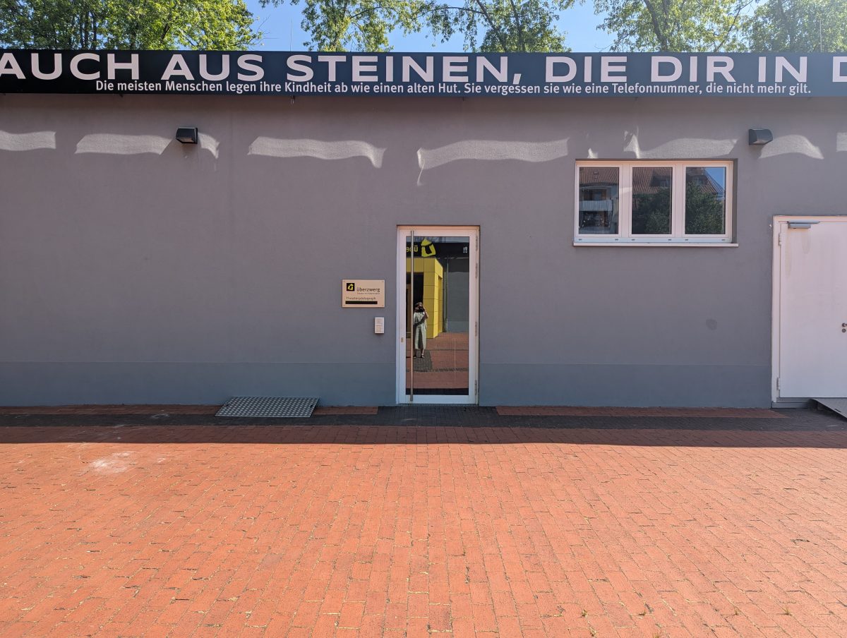 Der Eingang zur Theaterpädagogik und zur barrierefreien Toilette.